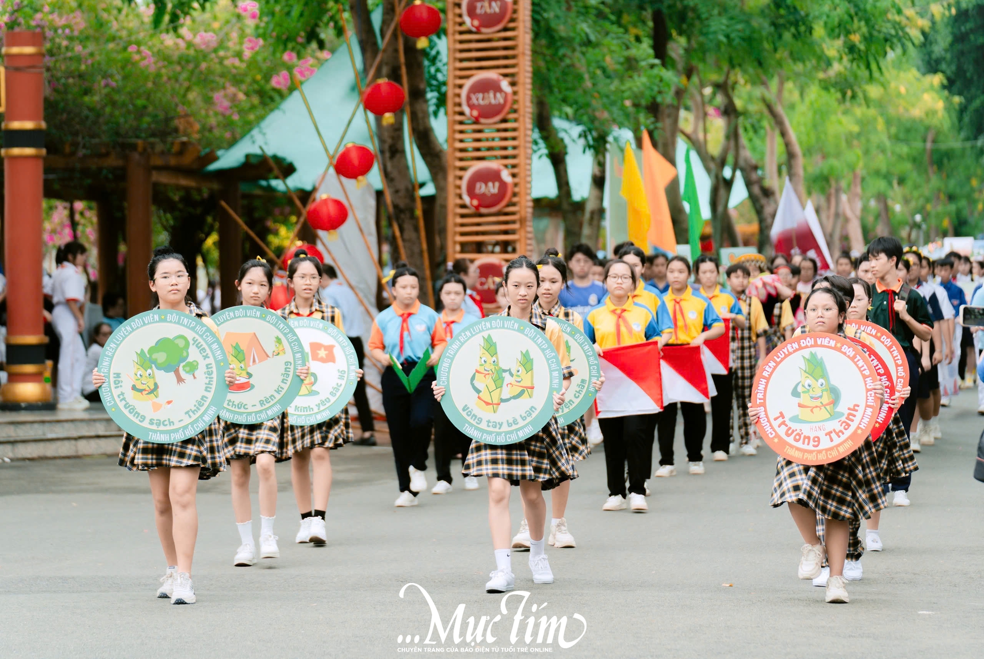Đội viên tham gia đội hình diễu hành